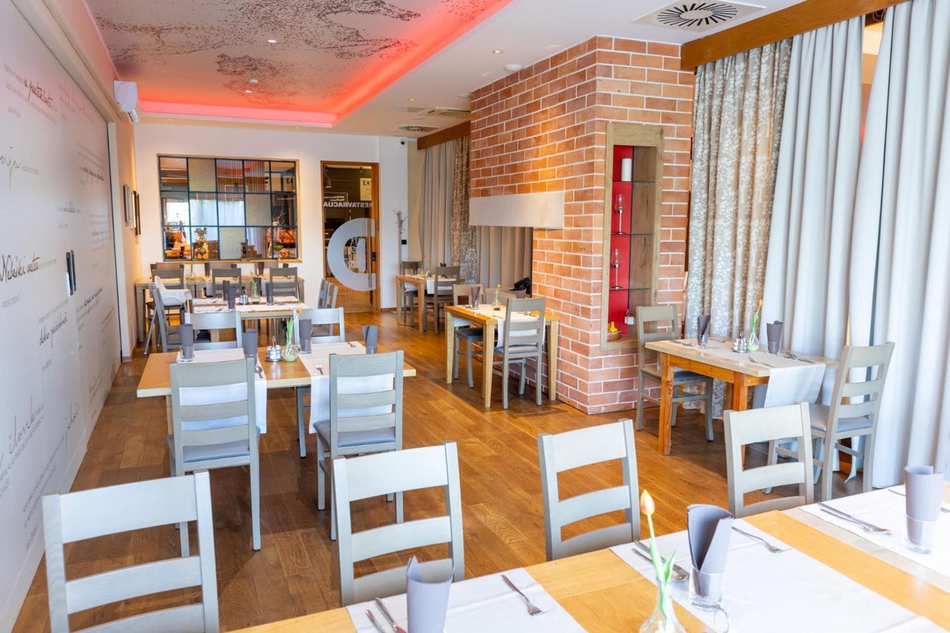 Hotel Dolenjc Novo Mesto Ngoại thất bức ảnh