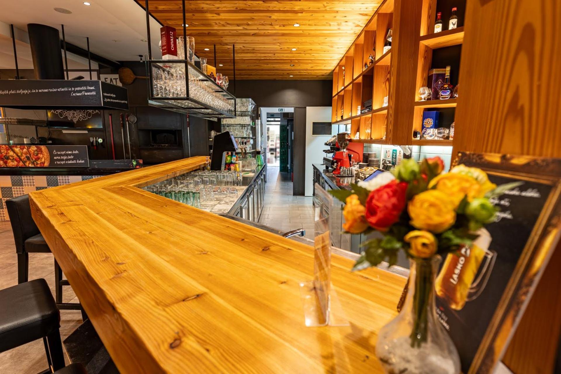 Hotel Dolenjc Novo Mesto Ngoại thất bức ảnh